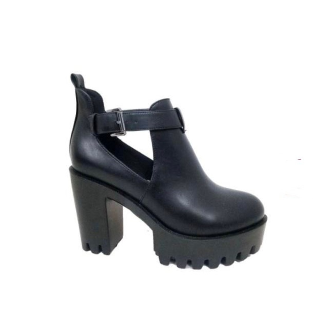 Black Chunky lug sole bootie - Picture 6 of 8